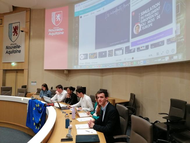 Simulation du Parlement à Bordeaux le 24 mai